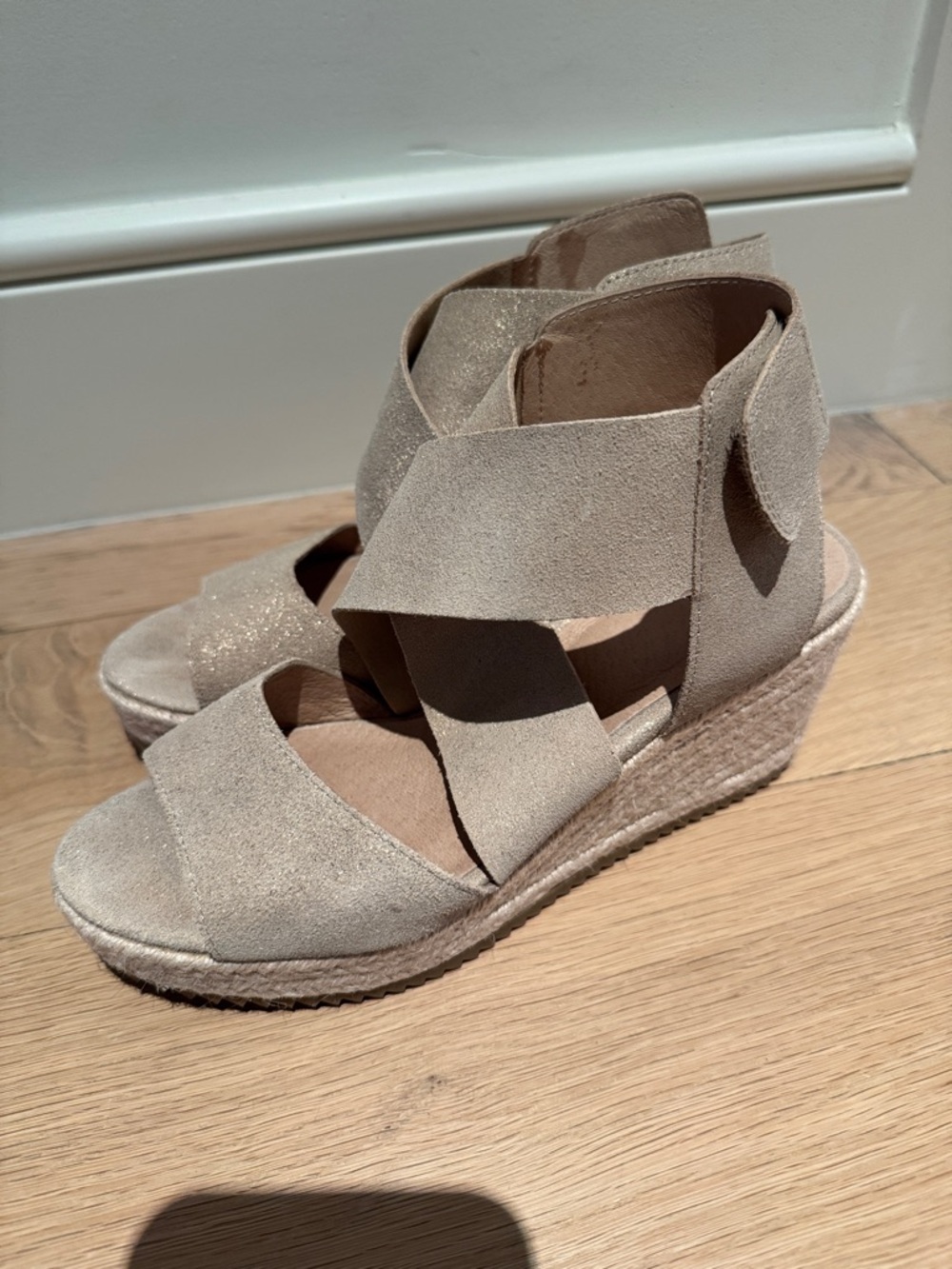 Eileen Fisher Willow Beige Suede Espadrille Wedge Sandals size 7.5 Never worn!